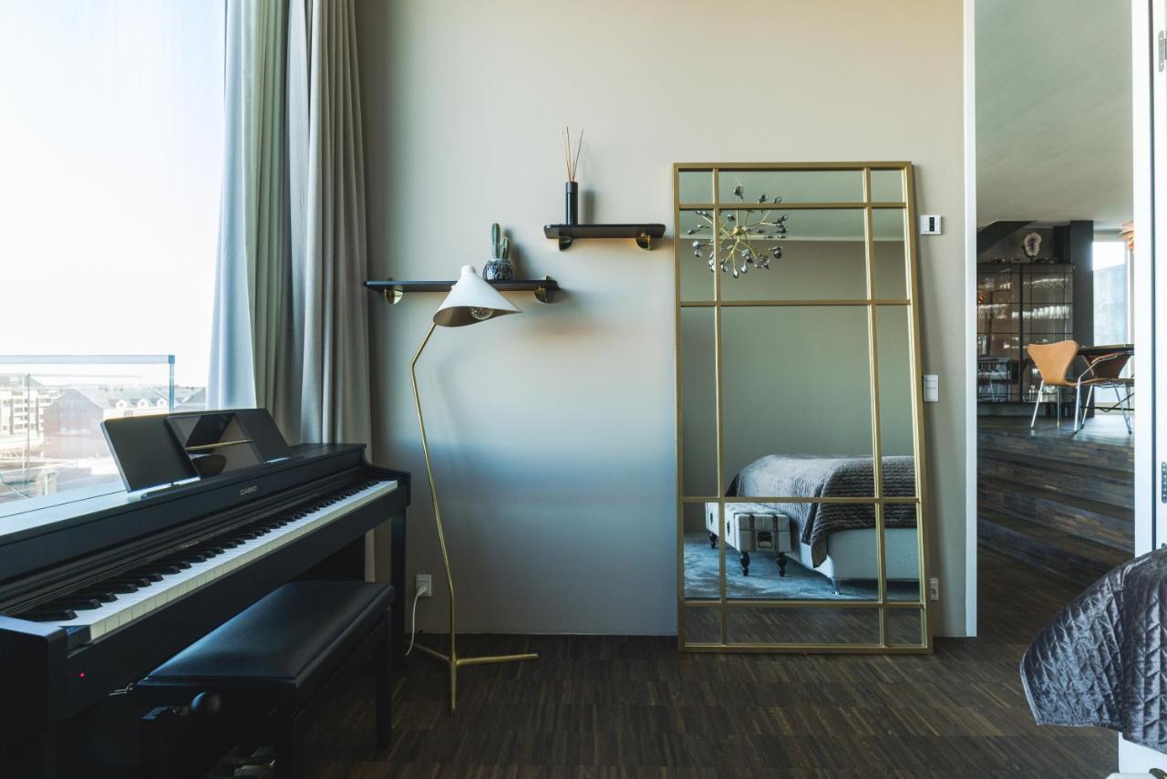 Luxury Harbourfront Penthouse With Private Rooftop Appartement