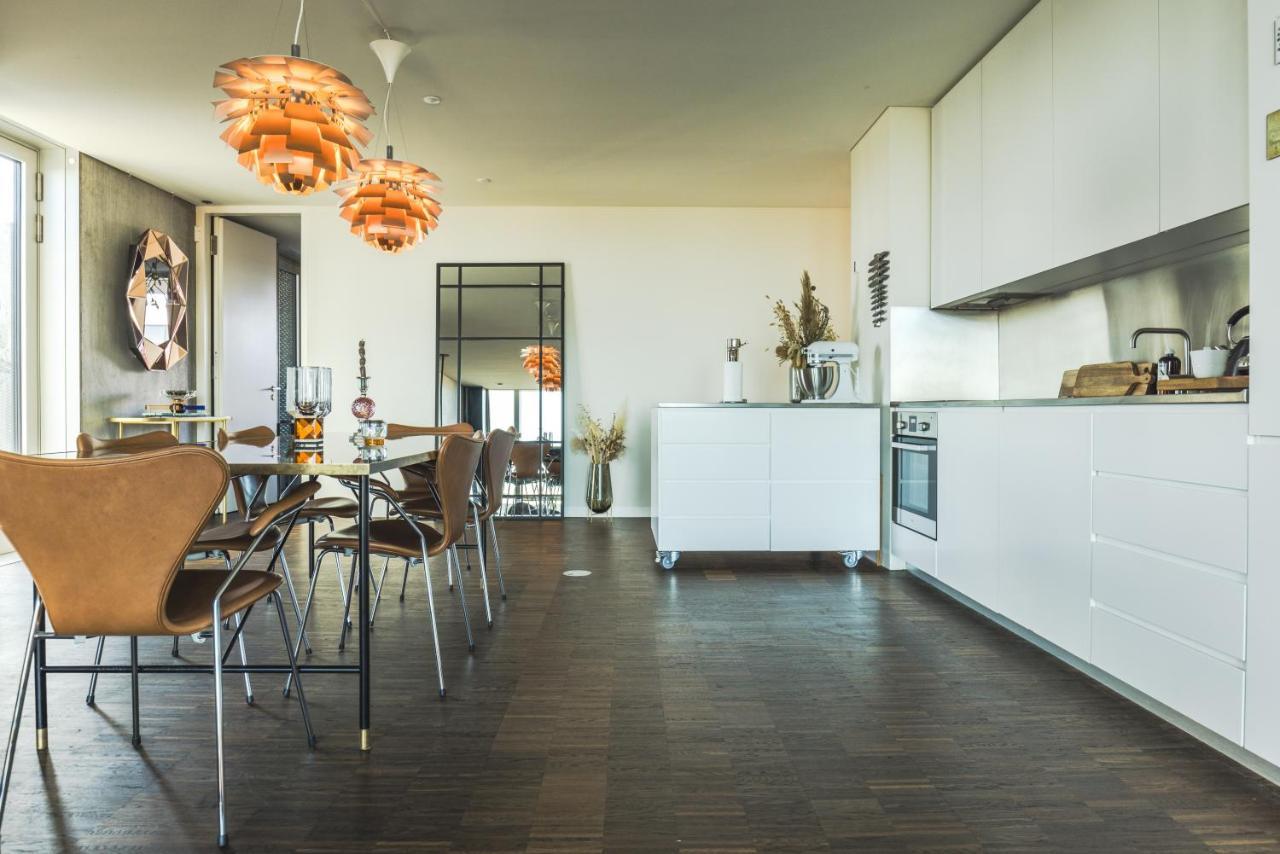 Luxury Harbourfront Penthouse With Private Rooftop *