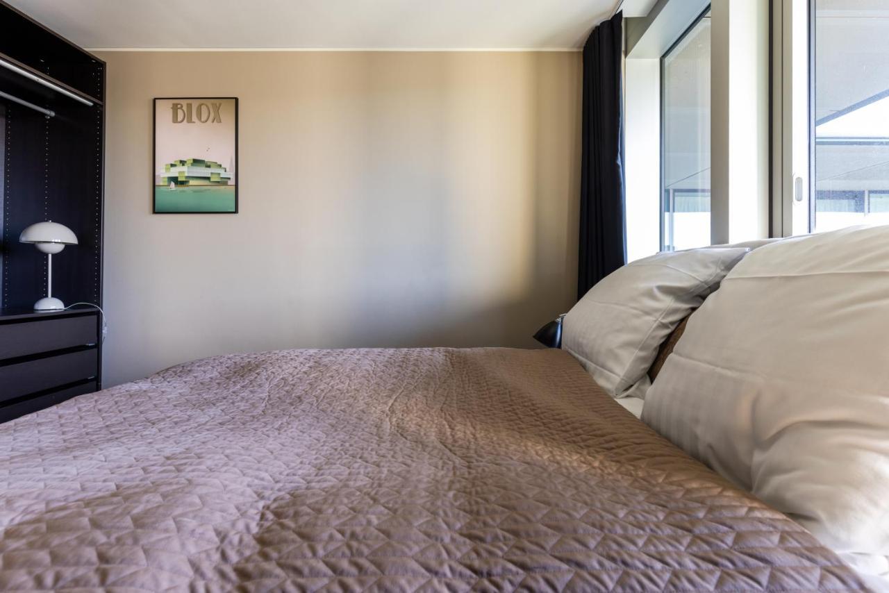 Luxury Harbourfront Penthouse With Private Rooftop