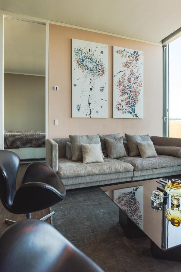 Luxury Harbourfront Penthouse With Private Rooftop