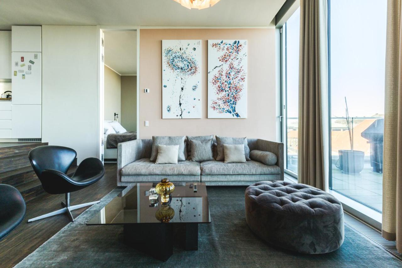 Luxury Harbourfront Penthouse With Private Rooftop *