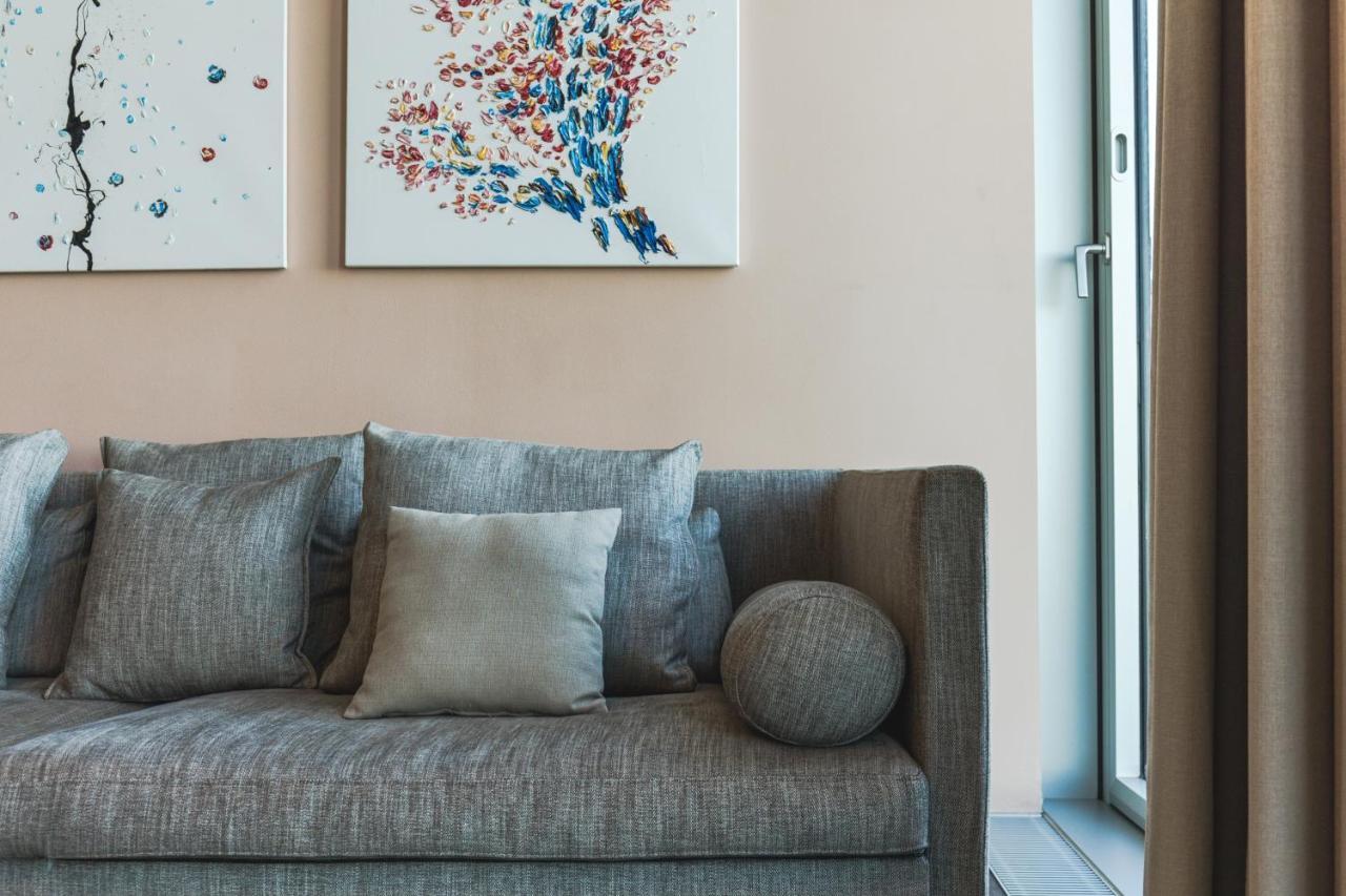 Luxury Harbourfront Penthouse With Private Rooftop *