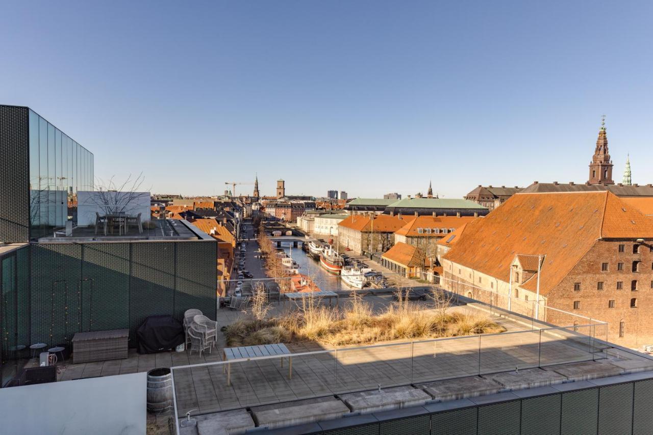 Luxury Harbourfront Penthouse With Private Rooftop *