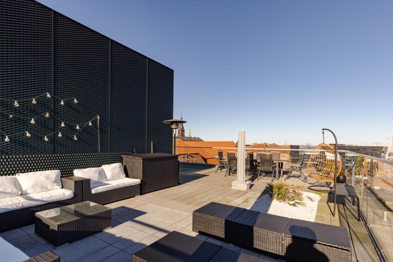 Luxury Harbourfront Penthouse With Private Rooftop *