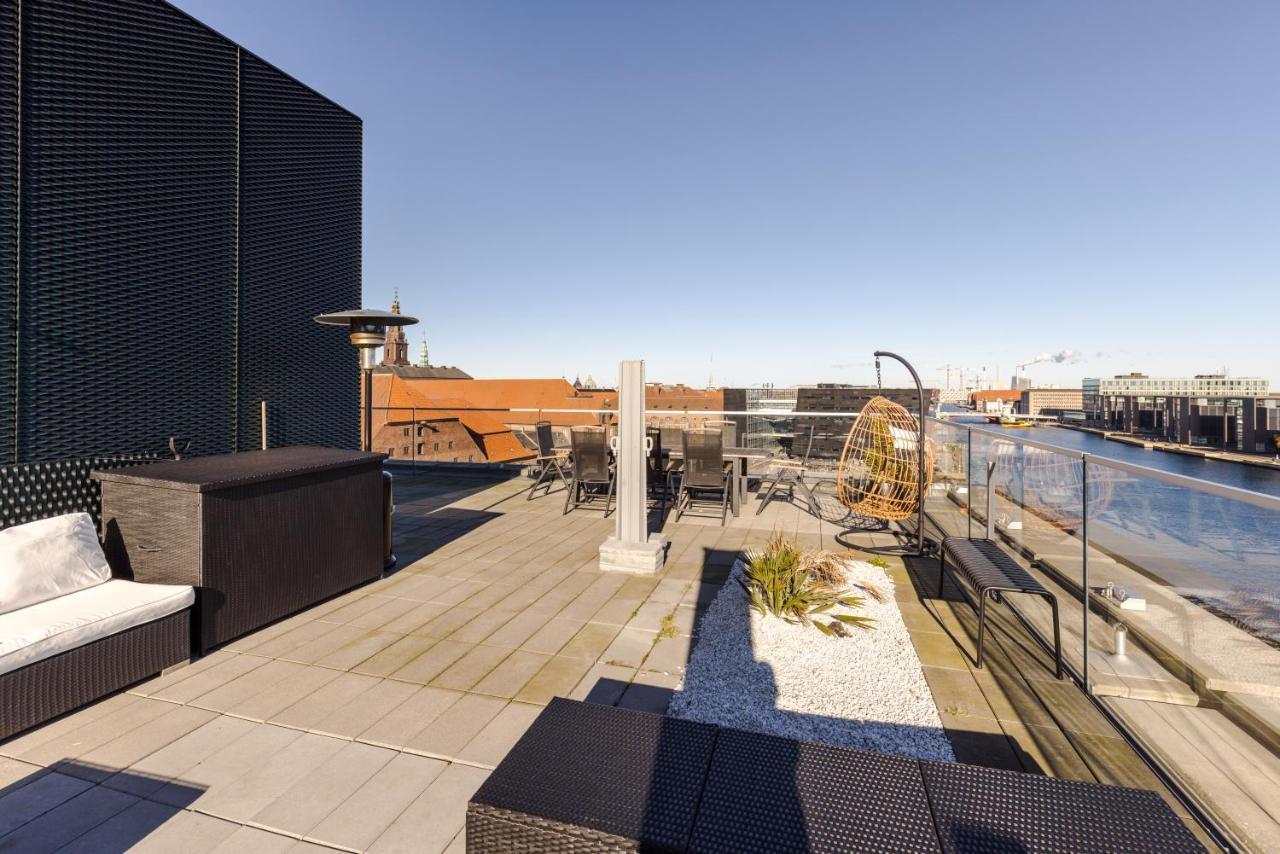 Luxury Harbourfront Penthouse With Private Rooftop Apartment