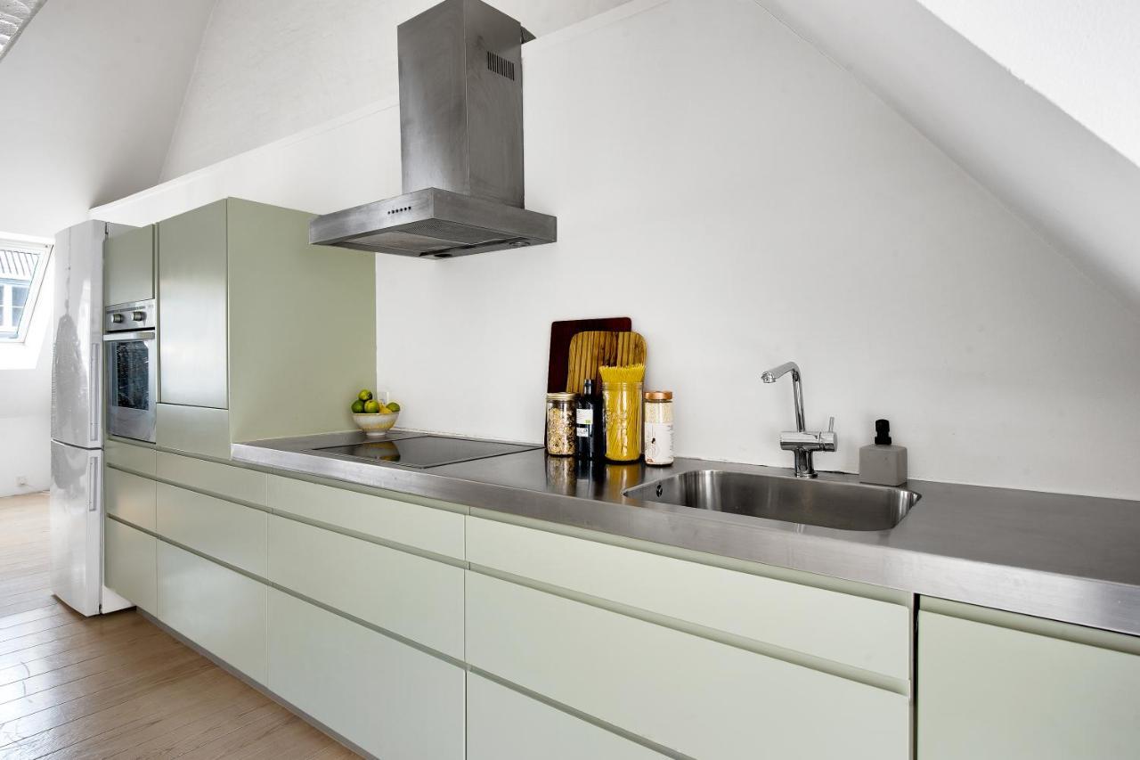 Sanders Main - Endearing Two-bedroom Duplex With A Balcony Next To Magical Nyhavn * Kopenhagen