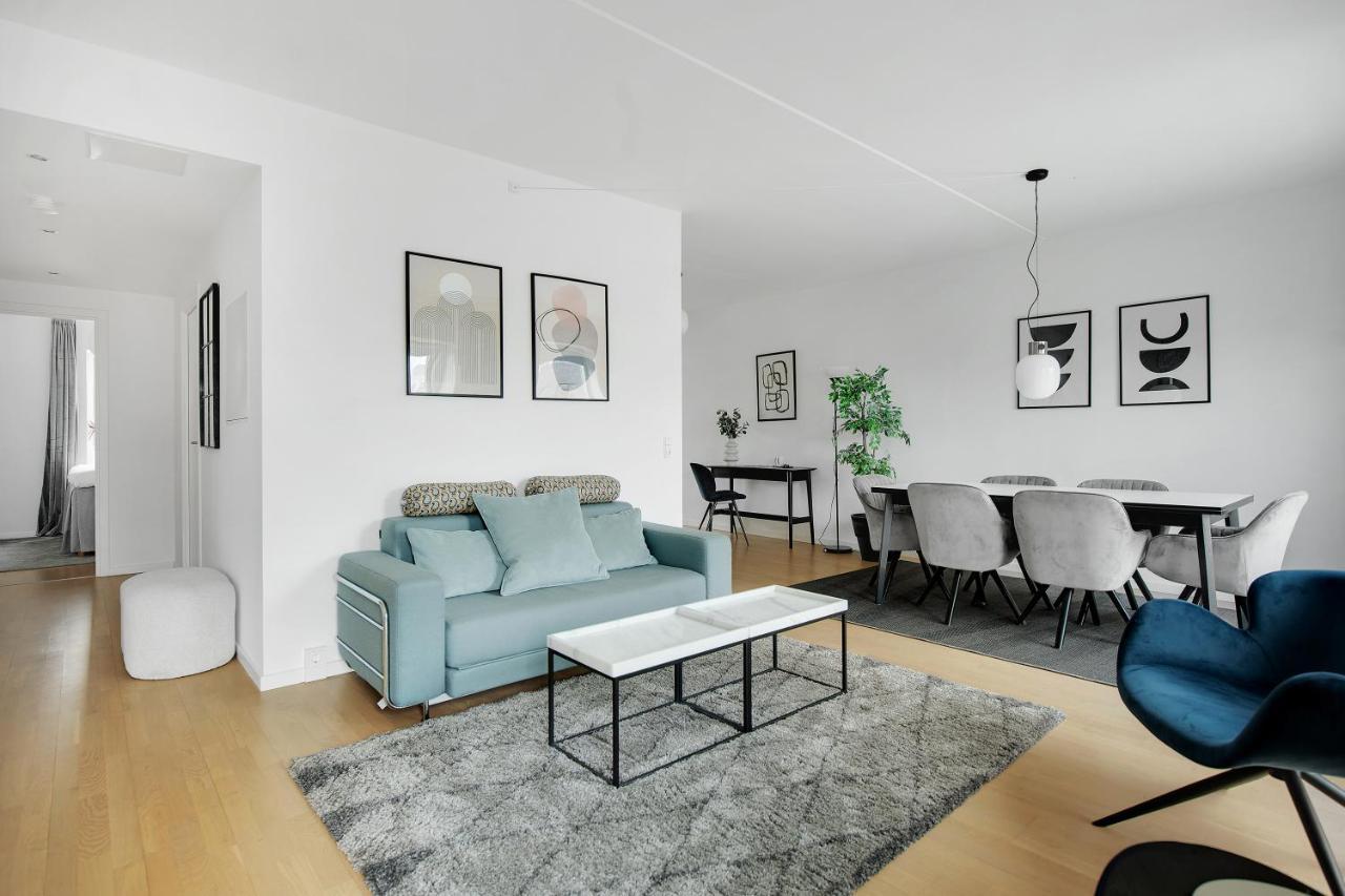 Apartment Sanders Arena - Inviting Three-bedroom Close To Metro Station *