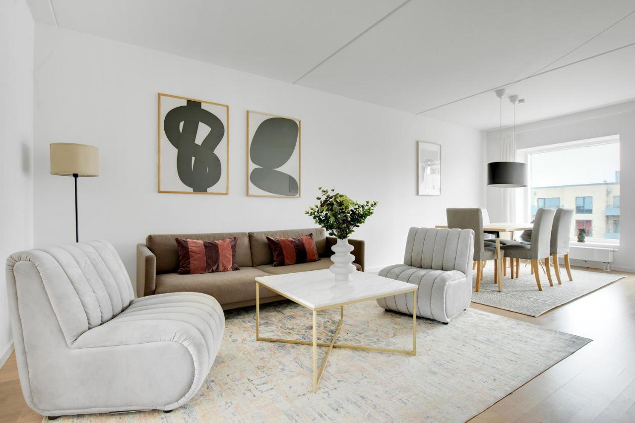 Sanders Arena - Lovely Three-bedroom Close To Metro Station *