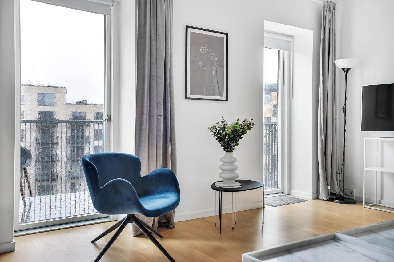 Apartment Sanders Arena - Inviting Three-bedroom Close To Metro Station *