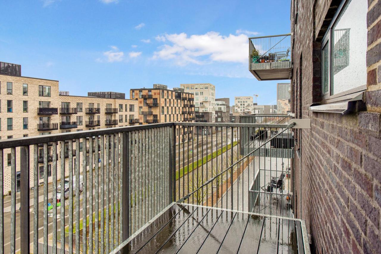 Sanders Arena - Lovely Three-bedroom Close To Metro Station *