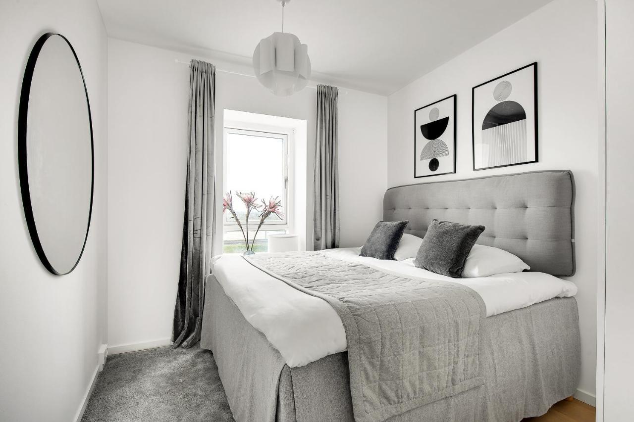 Apartment Sanders Arena - Inviting Three-bedroom Close To Metro Station *