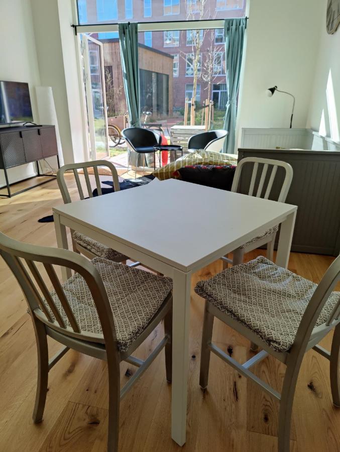 Beautiful Apartment In Hip Area Close To The Beach