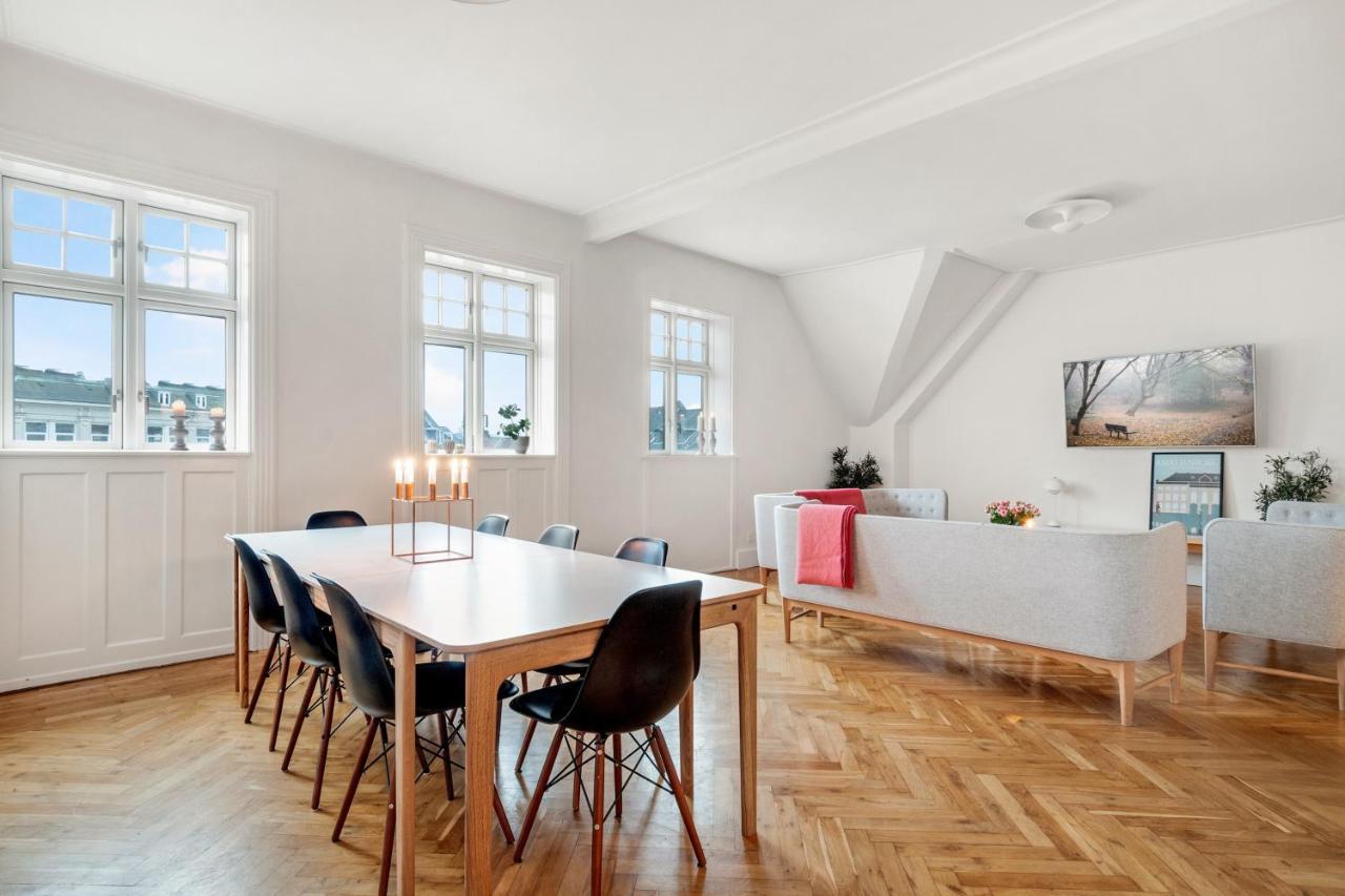 Lejlighed 250 Sqm Smack Bang In The Center Of