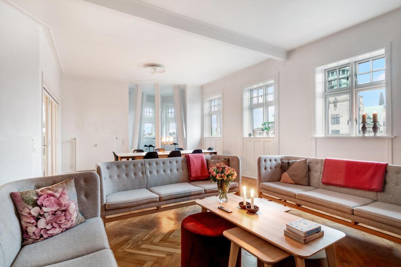 Lejlighed 250 Sqm Smack Bang In The Center Of *