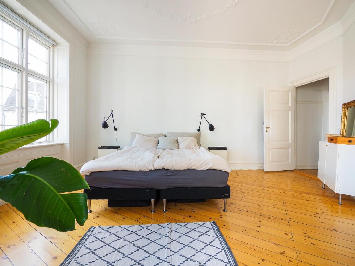 Spacious In The Heart Of Apartment *