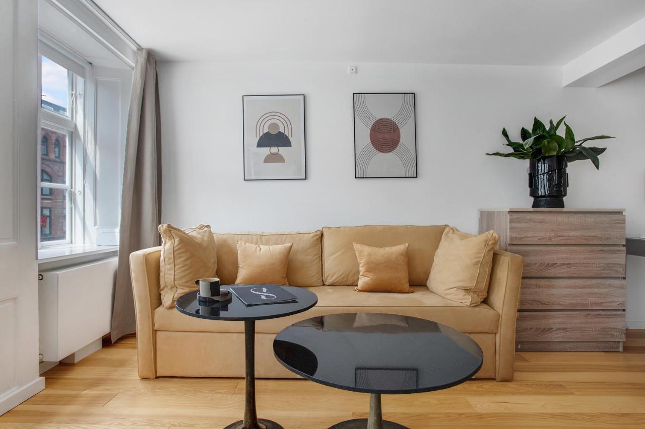 Sanders Regent - Precious One-bedroom Near Square *