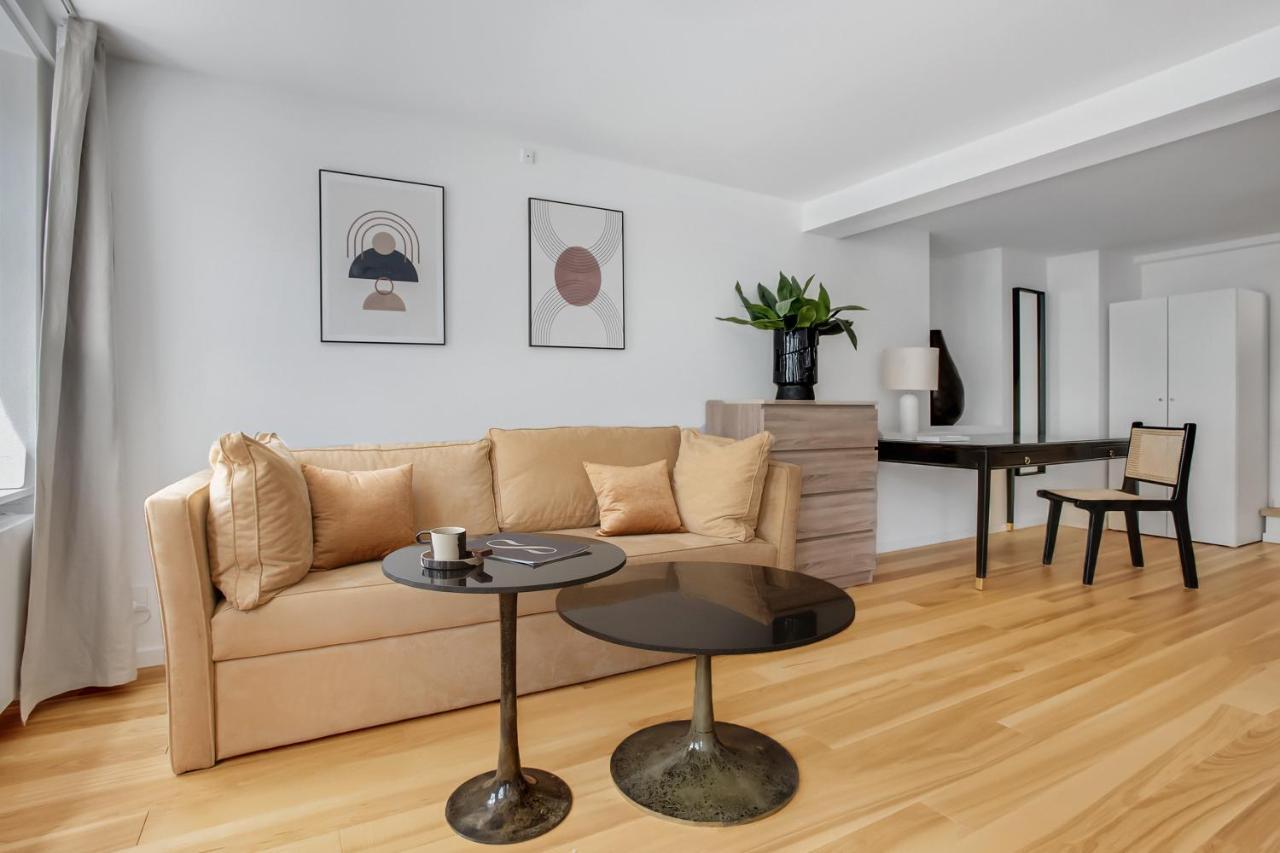 Sanders Regent - Precious One-bedroom Near Square Apartment *