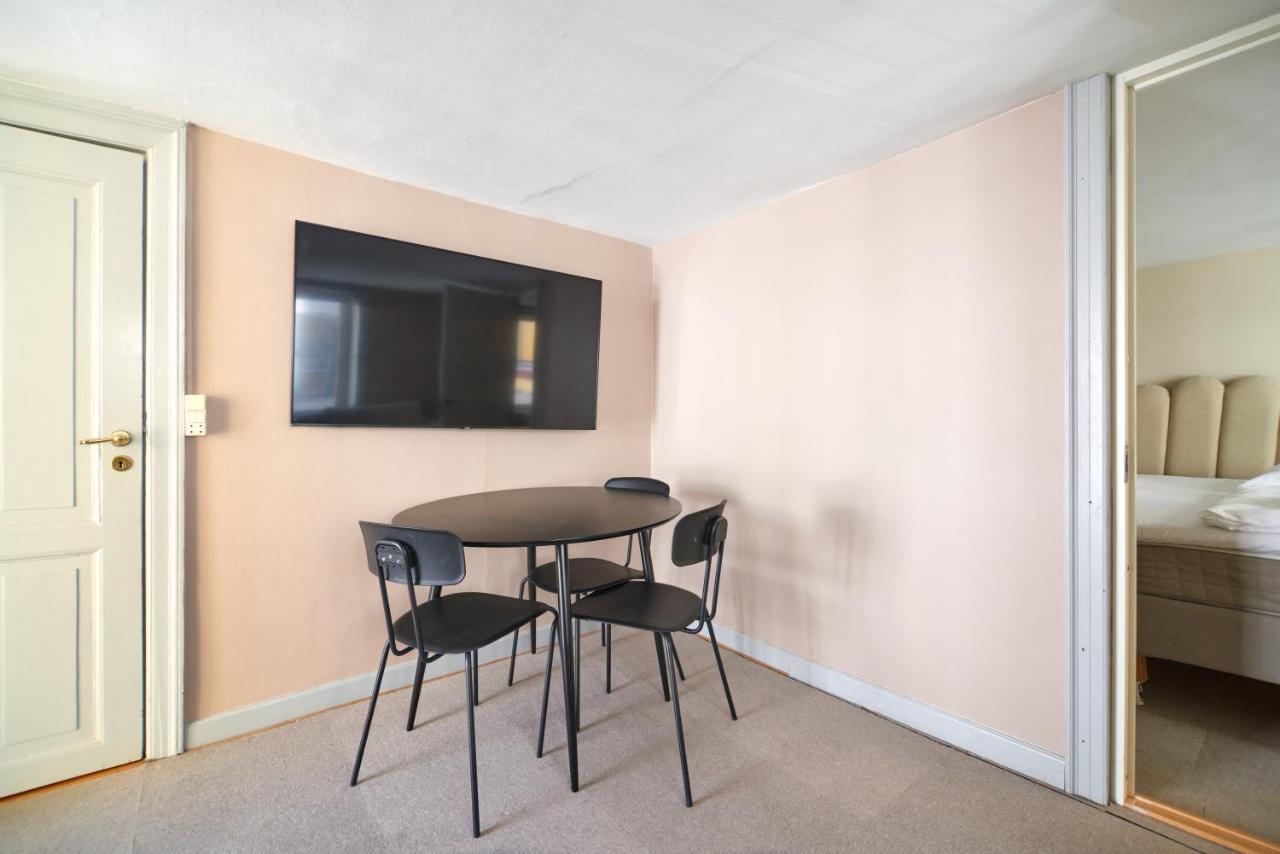 Balcony Apt - Center, 50m To The Metro Apartamento
