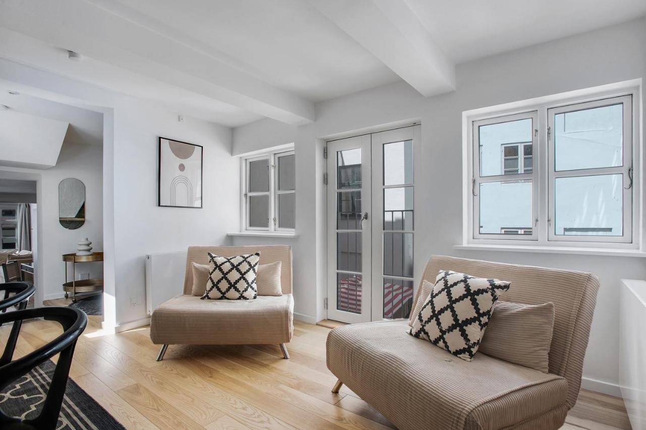 Sanders Regent - Precious One-bedroom Near Square *
