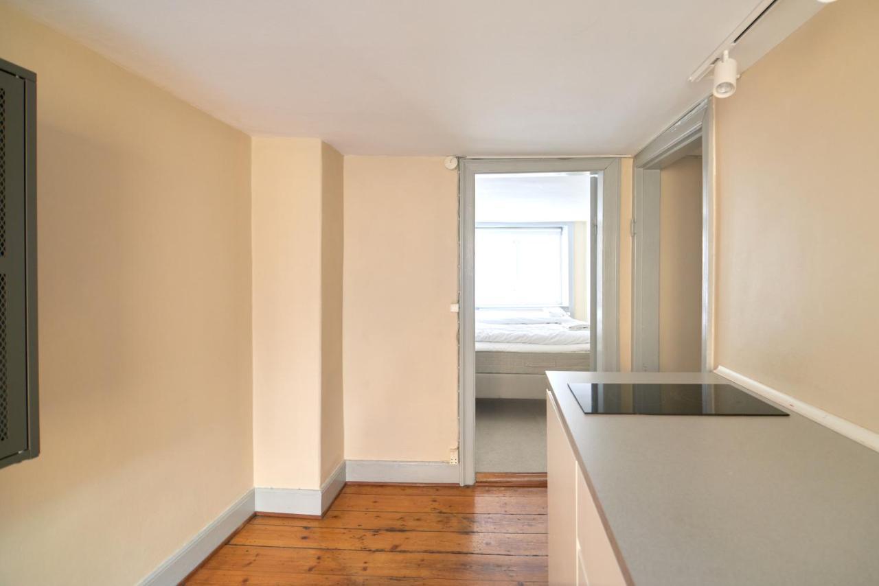 Balcony Apt - Center, 50m To The Metro *