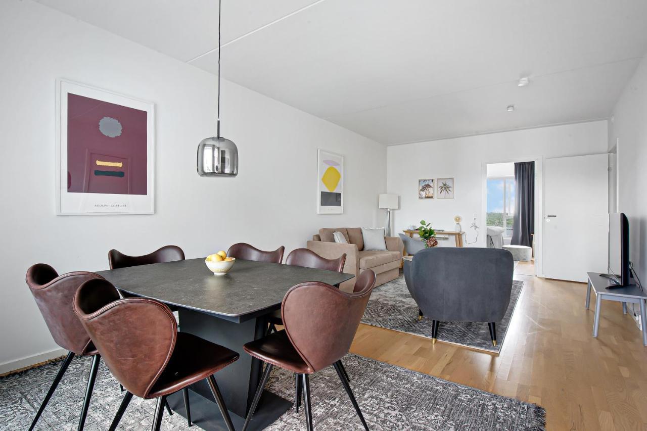 Sanders Arena - Adorable Two-bedroom Close To Metro Station Apartment