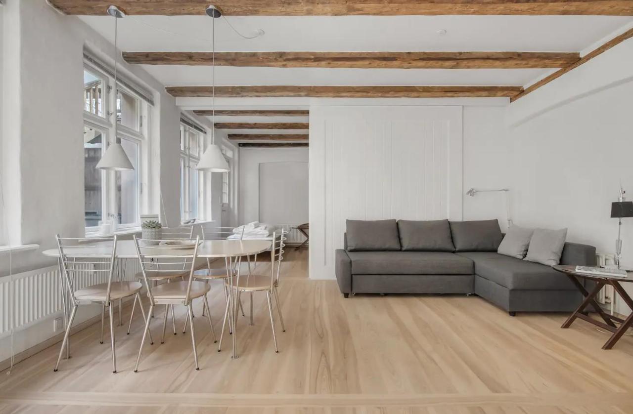 Apartment City With Cosy Backyard In Vibrant Area *