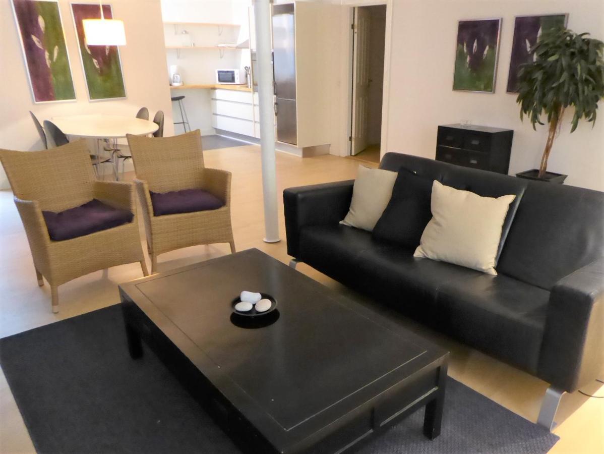 Modern 2-bedroom In Historic City Center
