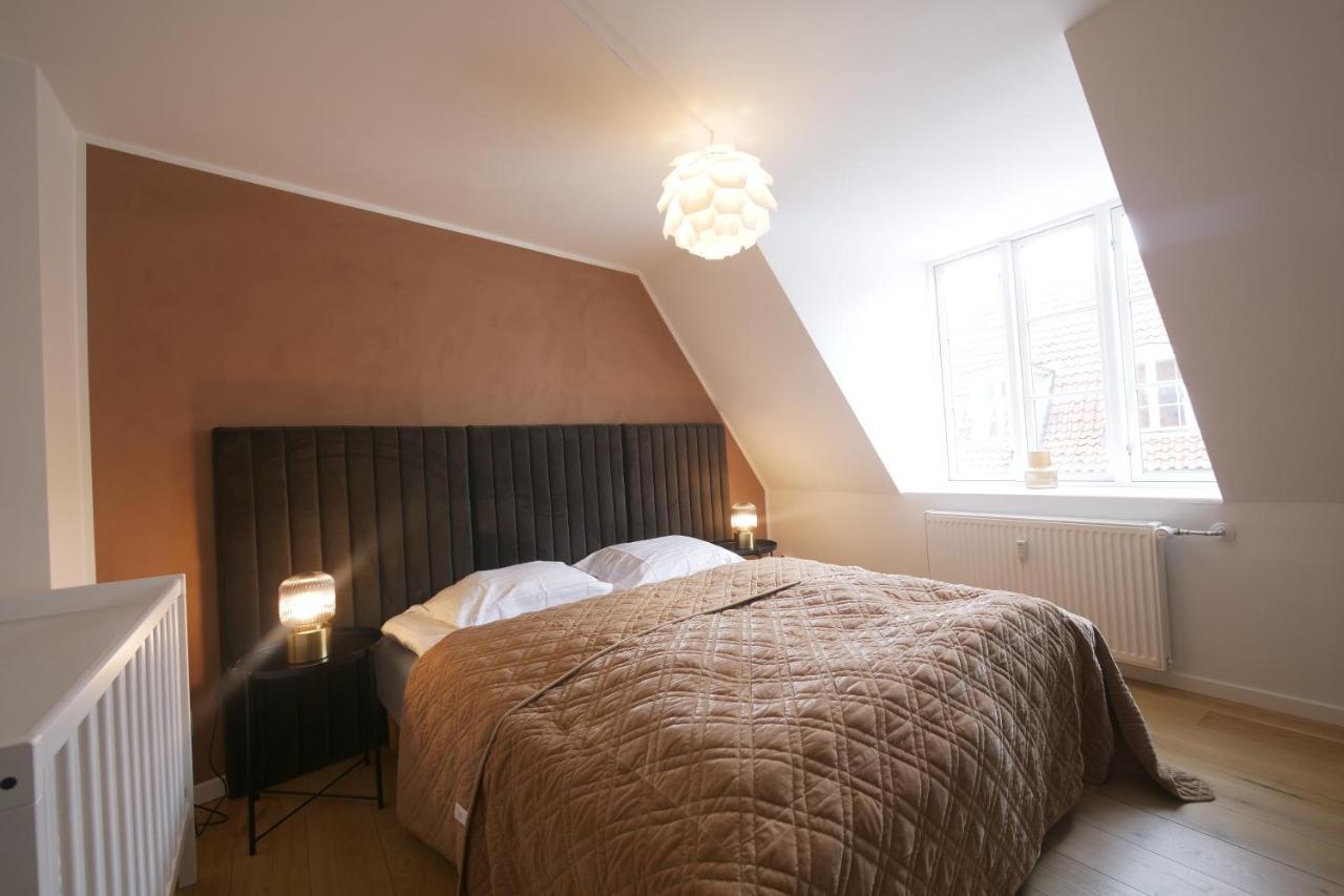Rent A Place 5 *