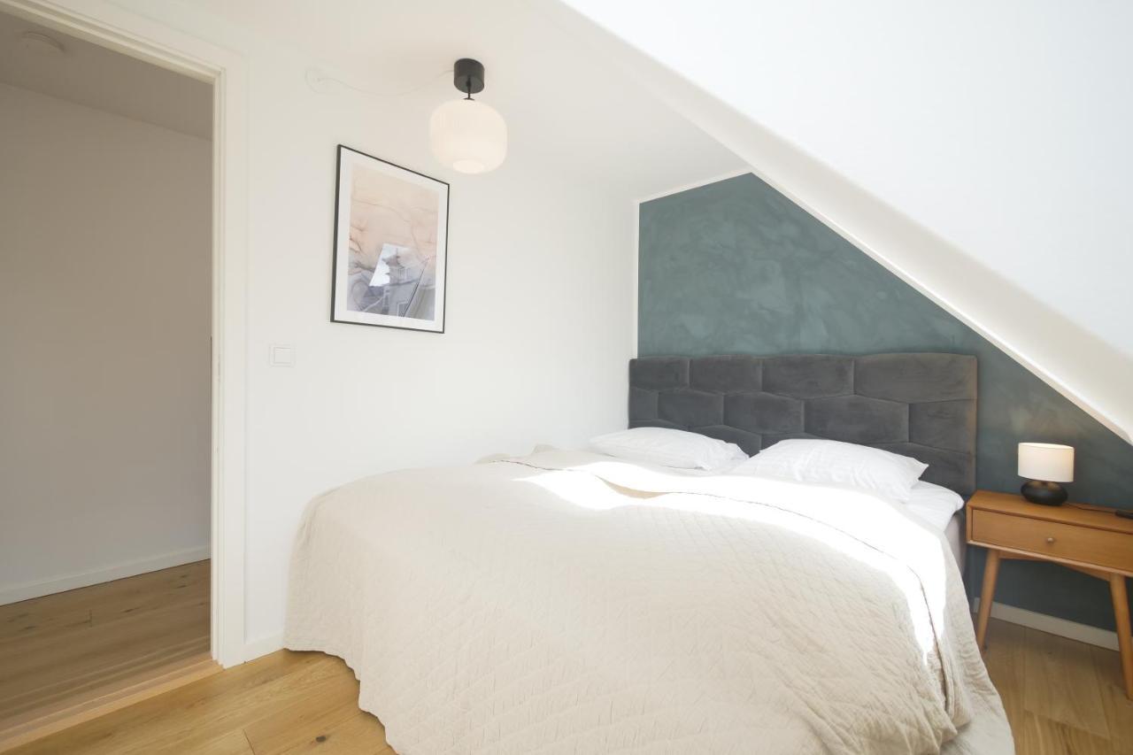 Rent A Place 5 *