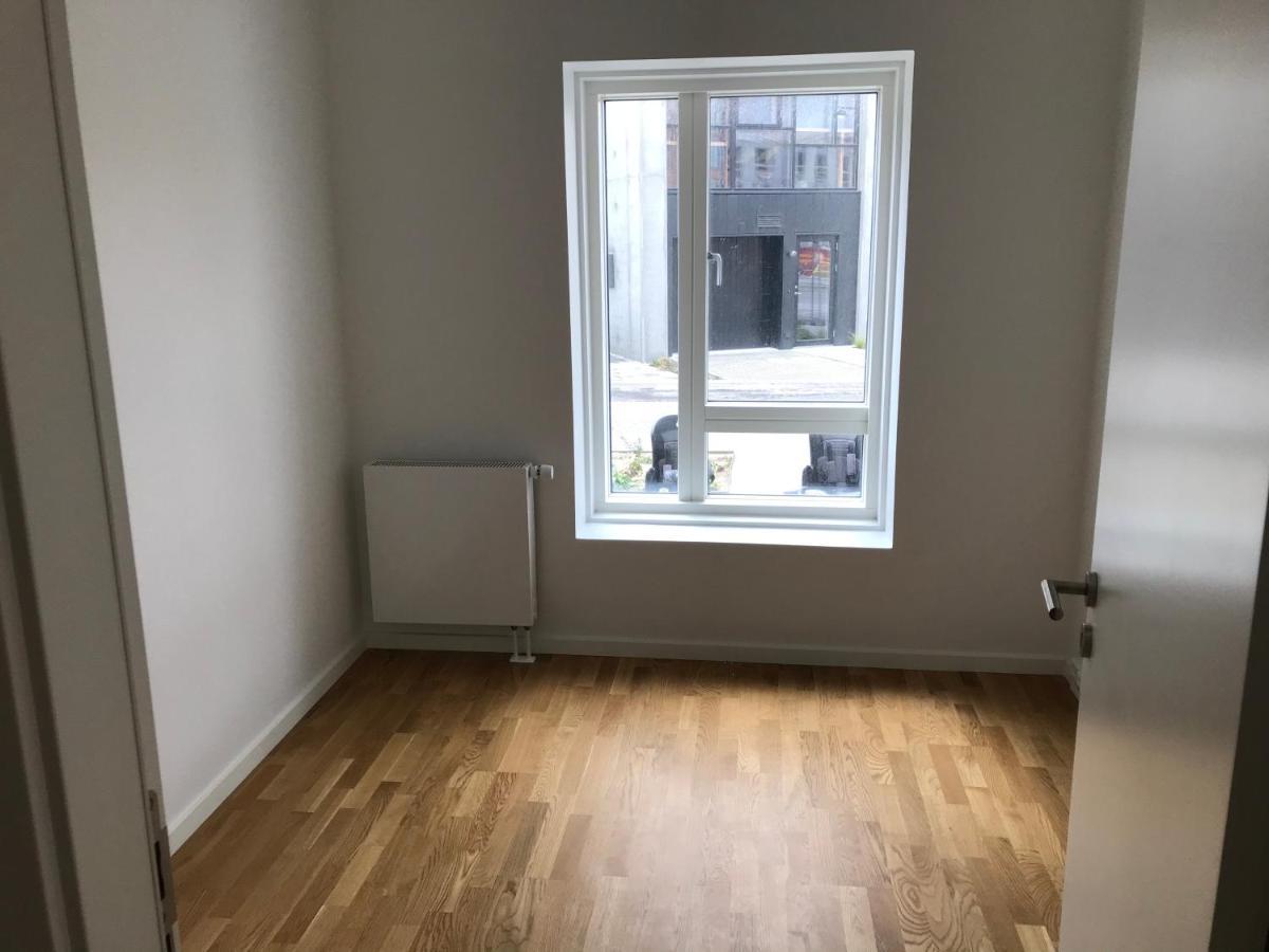 Single In Shared With Single Bed Apartment *