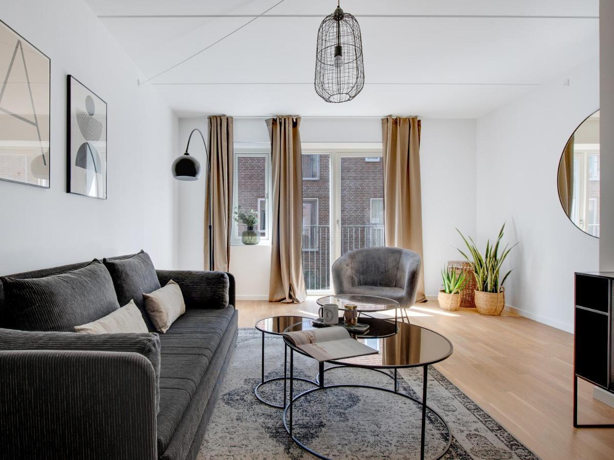 Sanders Field's - Chic Three-bedroom Townhouse With Private Terrace
