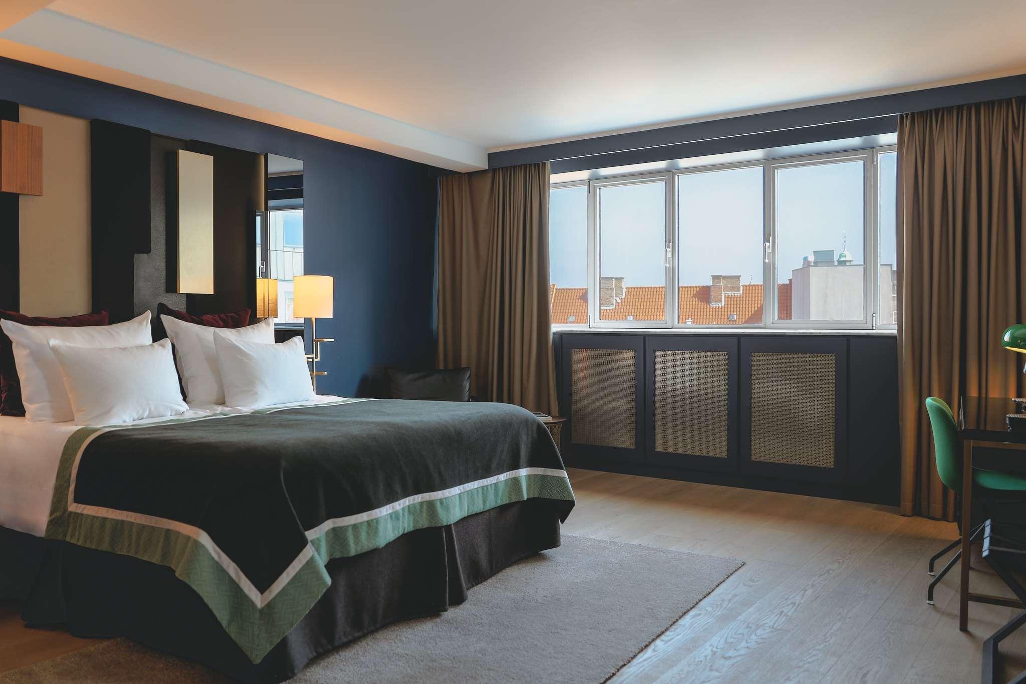 1 Hotel