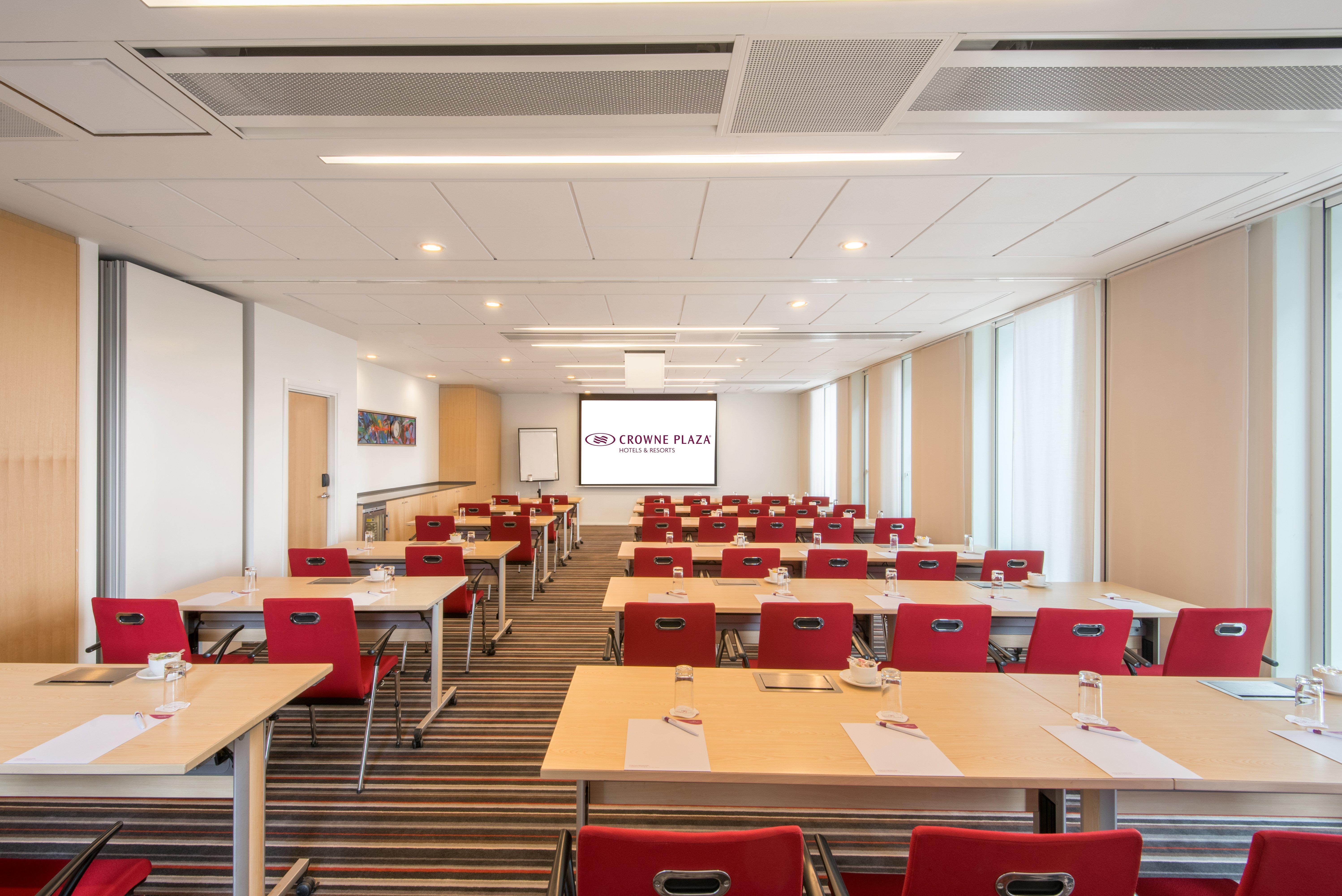 Crowne Plaza Towers By Ihg Hotel 4*