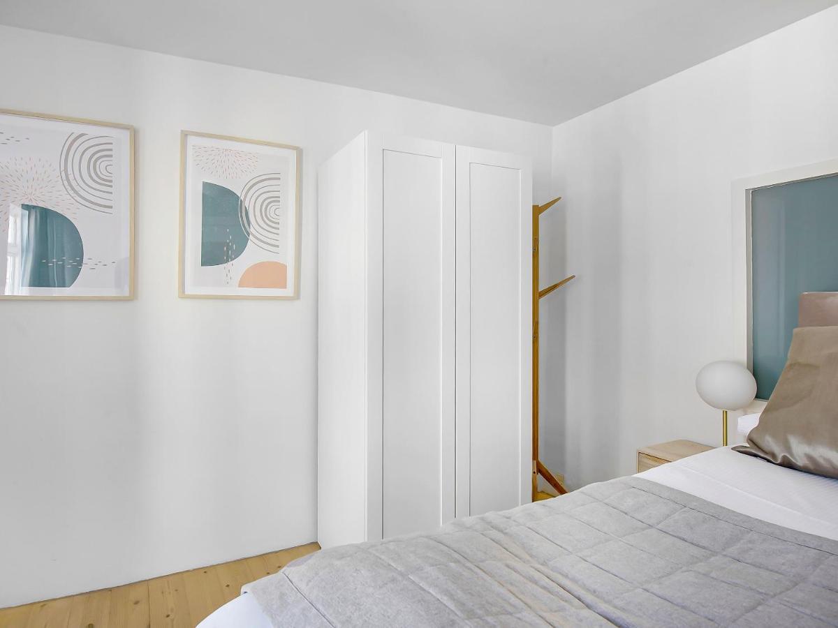 Sanders Main - Endearing Two-bedroom Duplex With A Balcony Next To Magical Nyhavn Kopenhagen