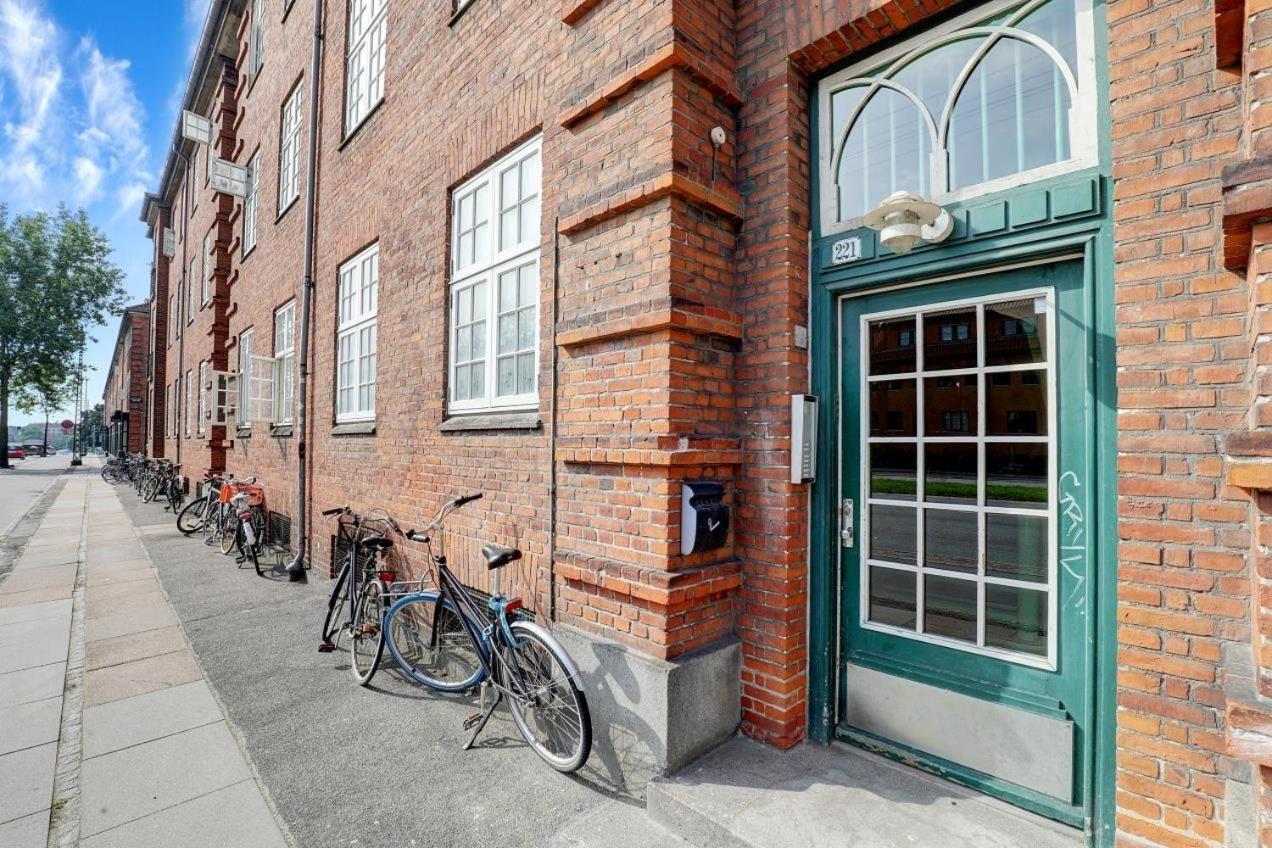 Cosy In Residential Part Of Copenhagen, With Free Street Parking And Shared Bathroom *