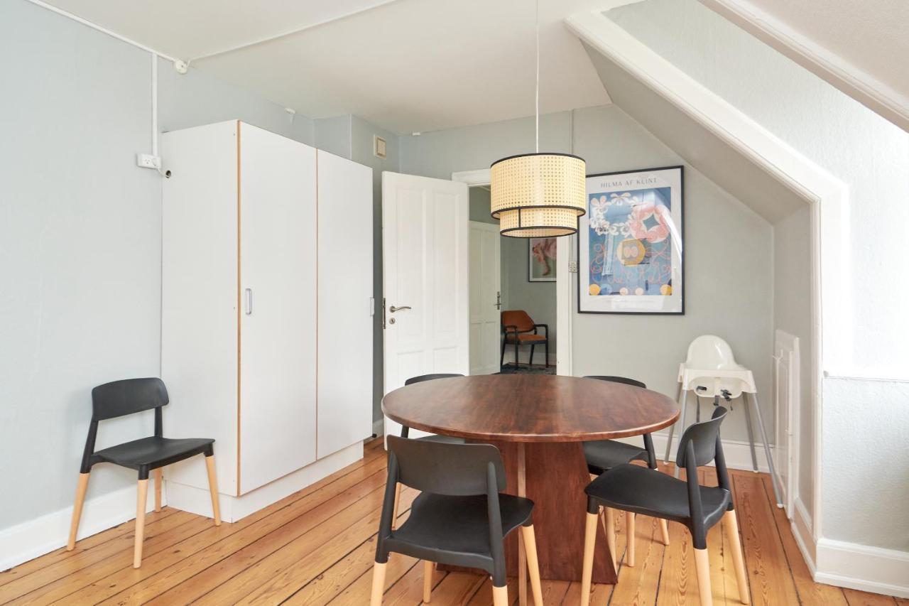 Stylish 5 Person Flat In Vibrant Urban Area
