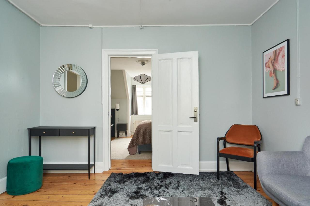Stylish 5 Person Flat In Vibrant Urban Area
