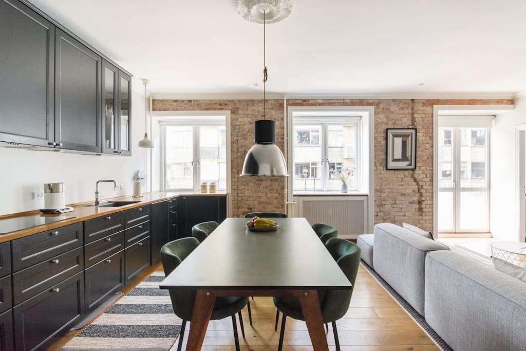 Apartment Cozy In Christianshavn W Two Balconies.