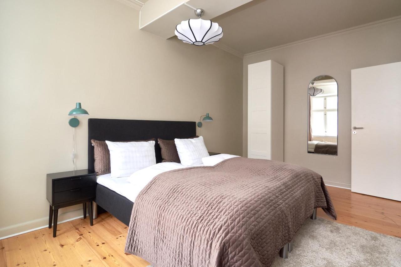 Spacious 3b W Double Beds Centre *