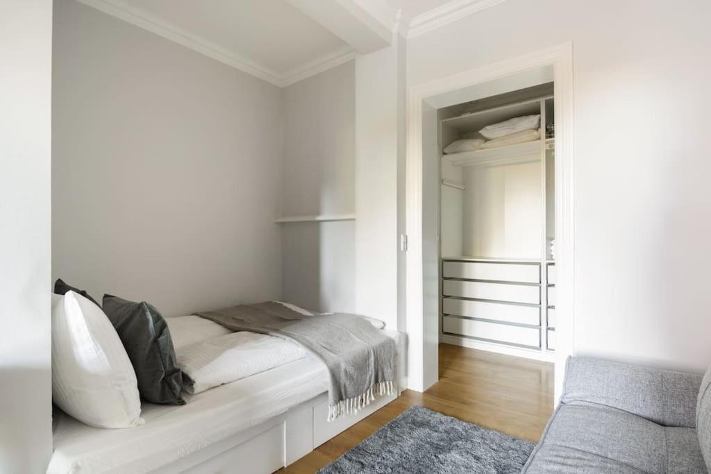 Cozy In Christianshavn W Two Balconies. Apartment