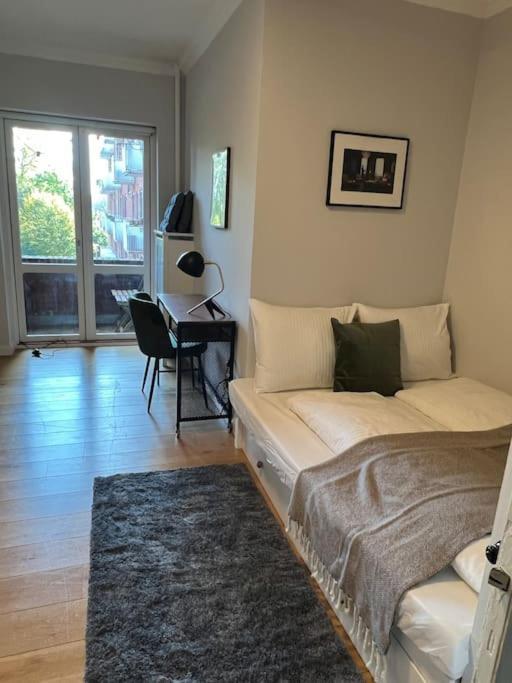 Cozy In Christianshavn W Two Balconies. Apartment Copenhagen