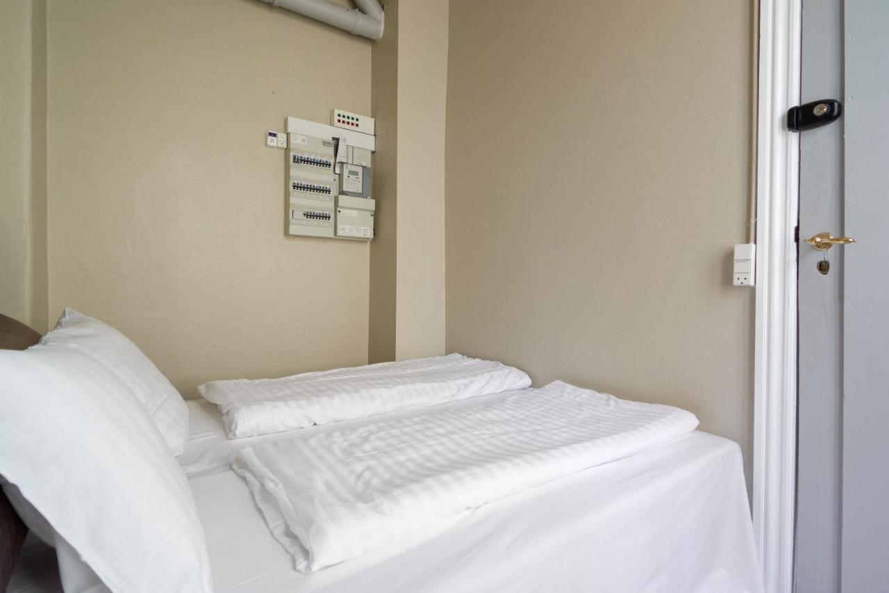 Spacious 3b W Double Beds Centre