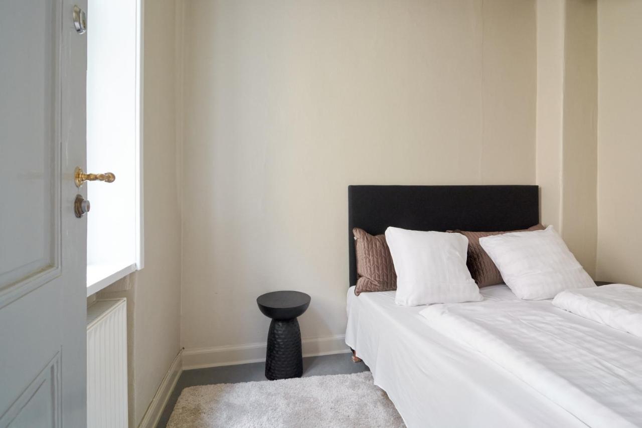 Spacious 3b W Double Beds Centre *