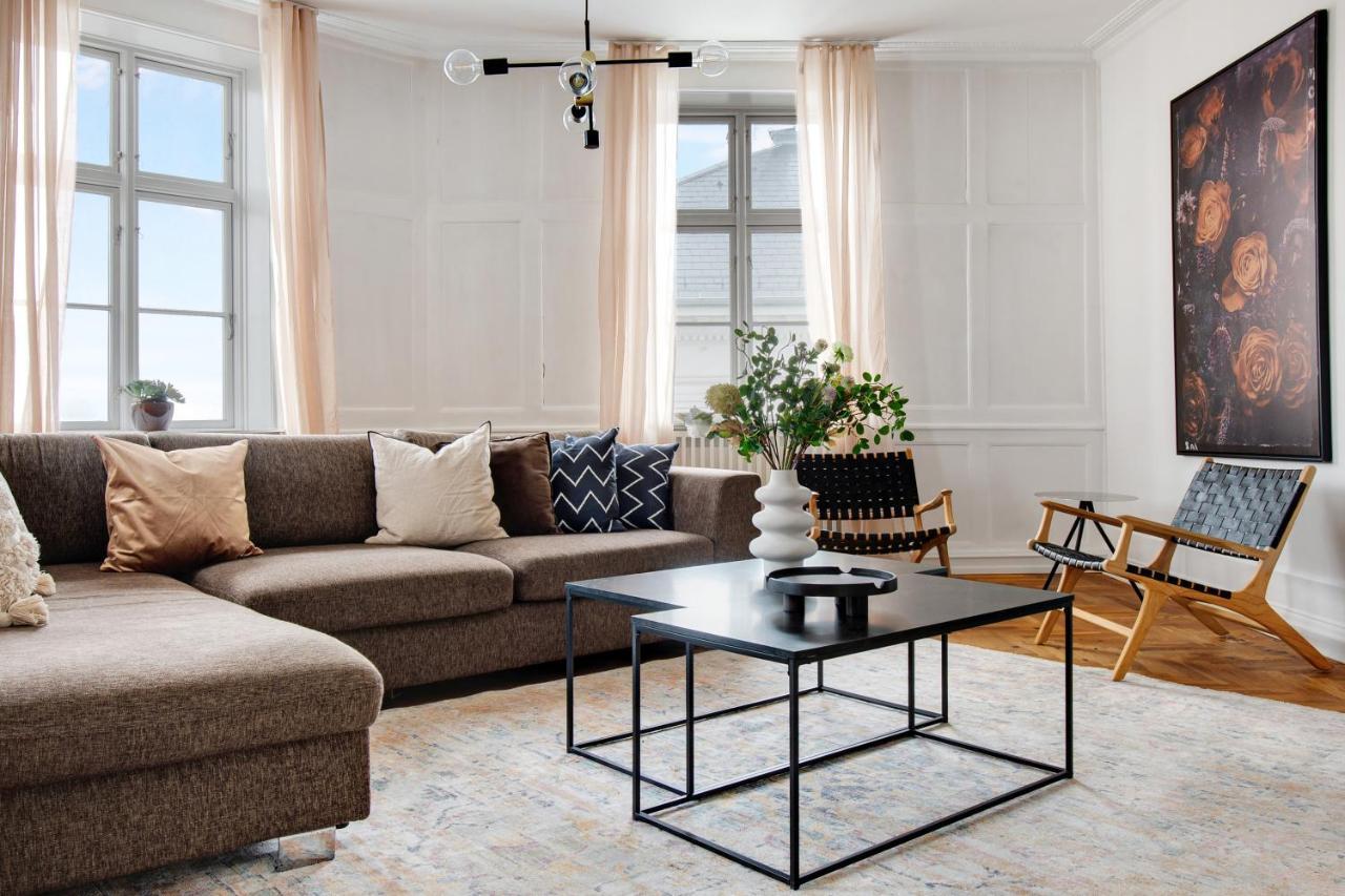 Huoneisto Sanders Square - Spacious Six-bedroom Near Amalienborg Kööpenhamina