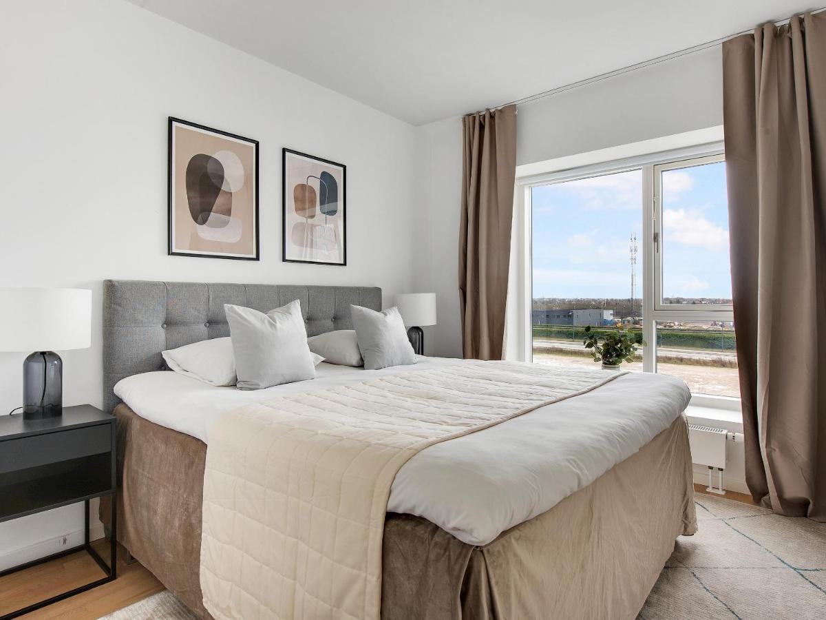 Sanders Arena - Inviting Two Bedroom Close To Metro Station *