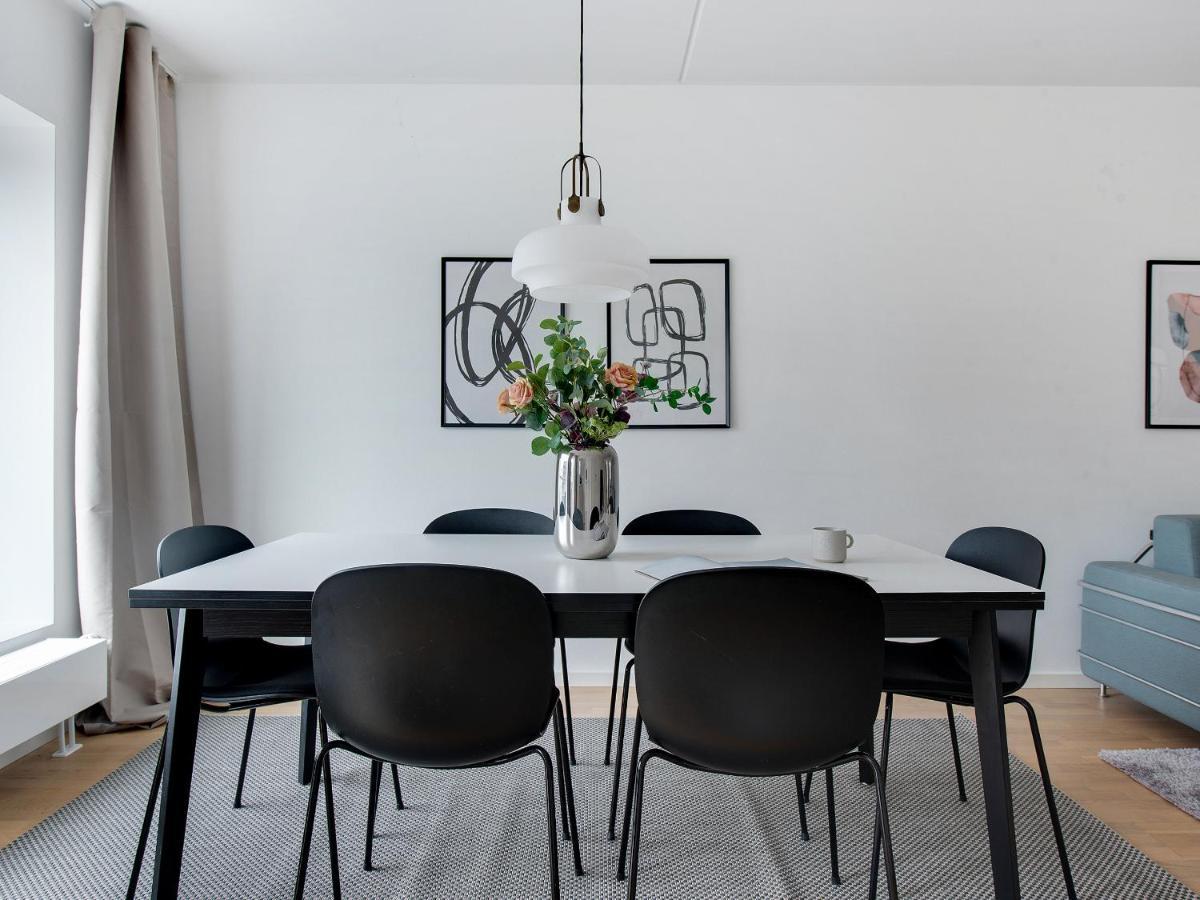 Sanders Arena - Inviting Two Bedroom Close To Metro Station Appartement