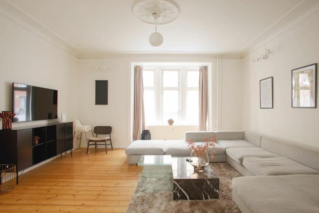 Large & Bright 3br Flat W Whirlpool Near Metro Apartamento Copenhaga