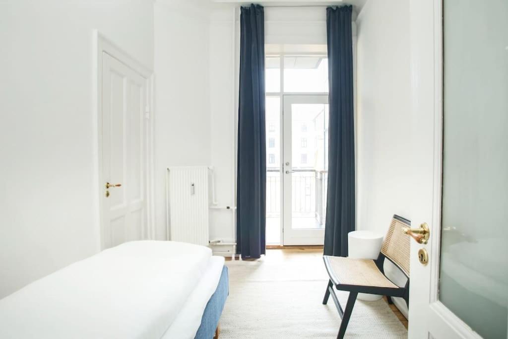 Apartment 3 Bedroom Flat With Balcony In Peaceful Neighbourhood