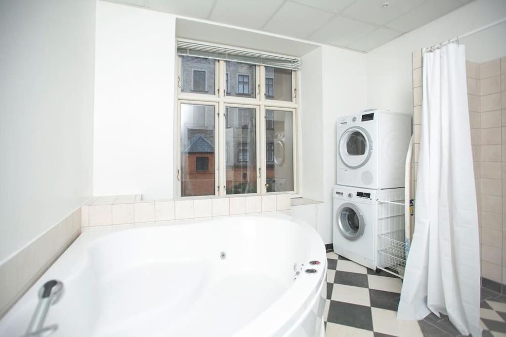 Large & Bright 3br Flat W Whirlpool Near Metro Apartamento