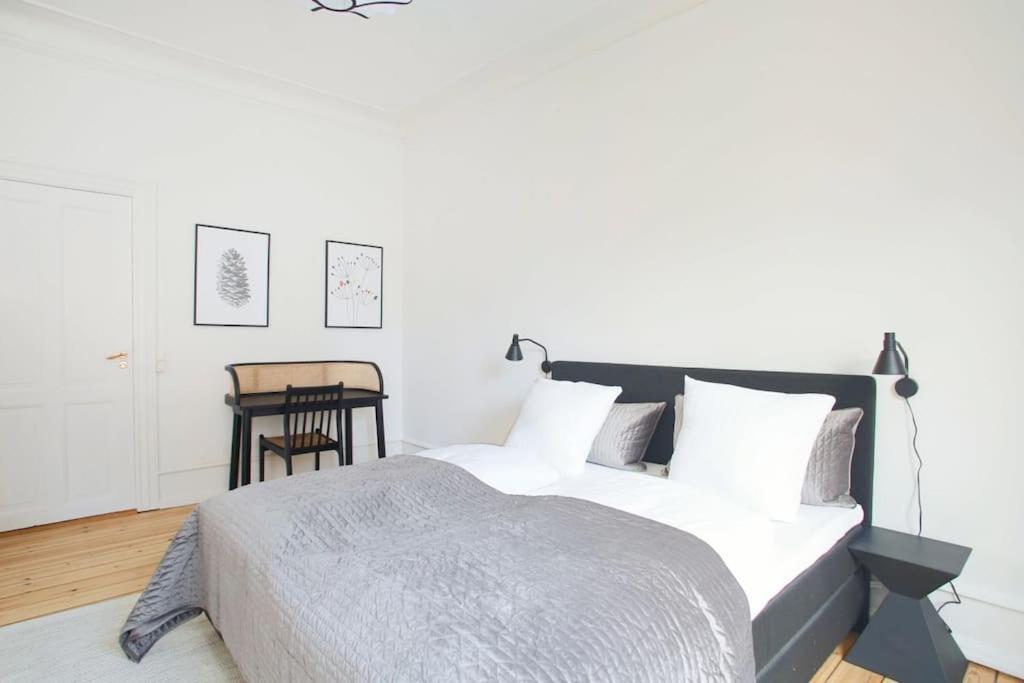 3 Bedroom Flat With Balcony In Peaceful Neighbourhood